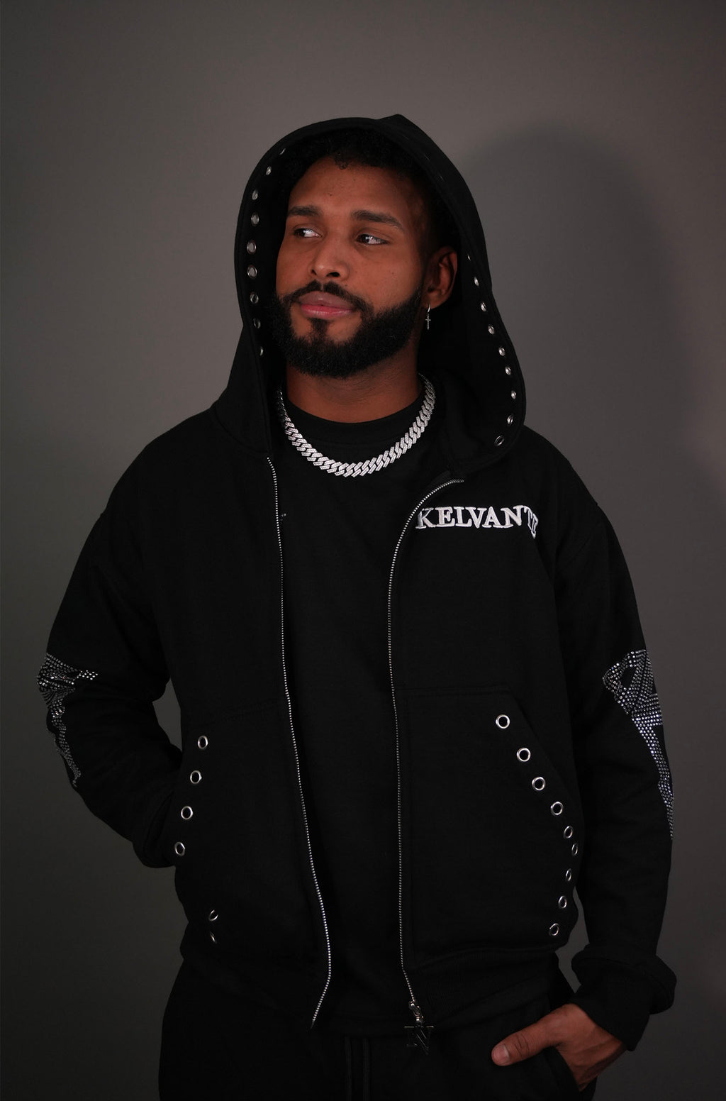 KELVANTE Signature Set – Hoodie & Pantalón Negro