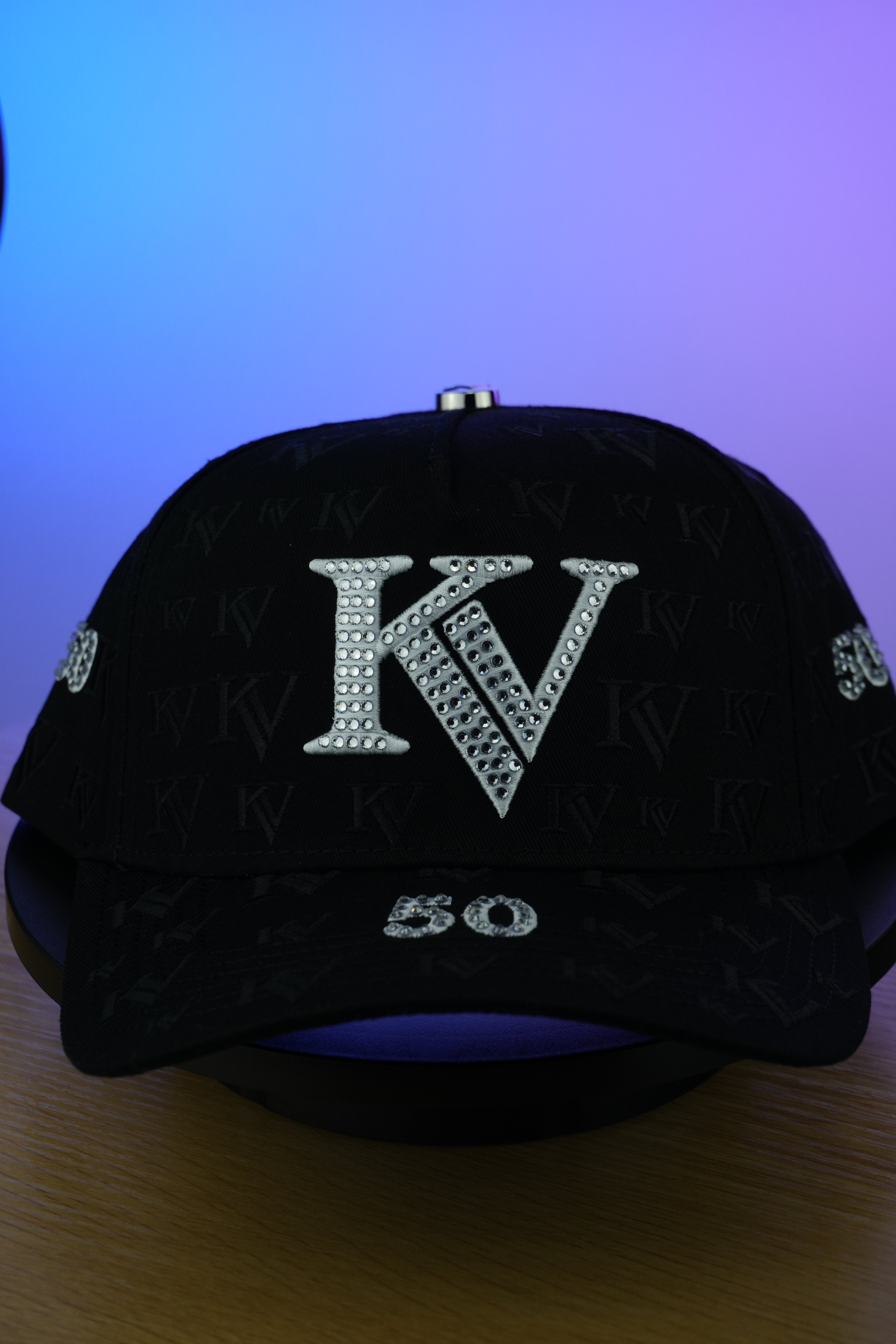 Gorra KV Monograma — Drop 01. Full exclusiva