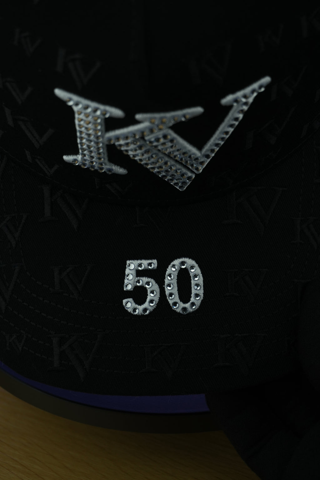 Gorra KV Monograma — Drop 01. Full exclusiva