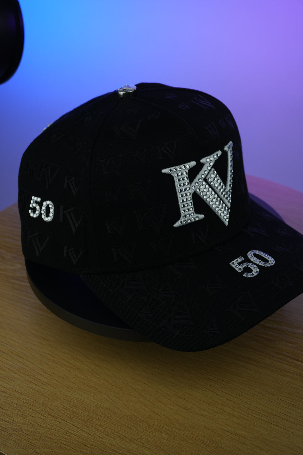 Gorra KV Monograma — Drop 01. Full exclusiva