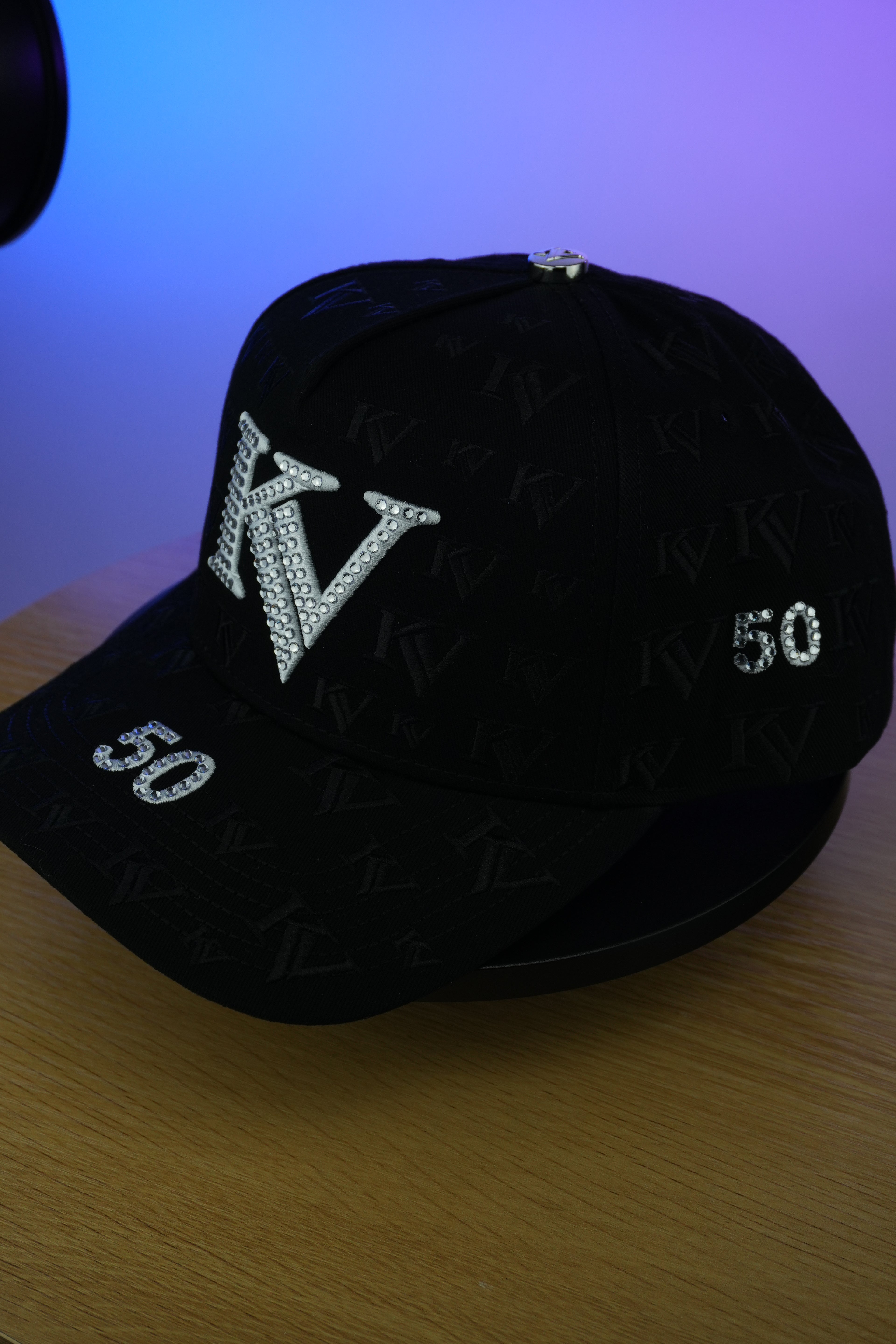 Gorra KV Monograma — Drop 01. Full exclusiva