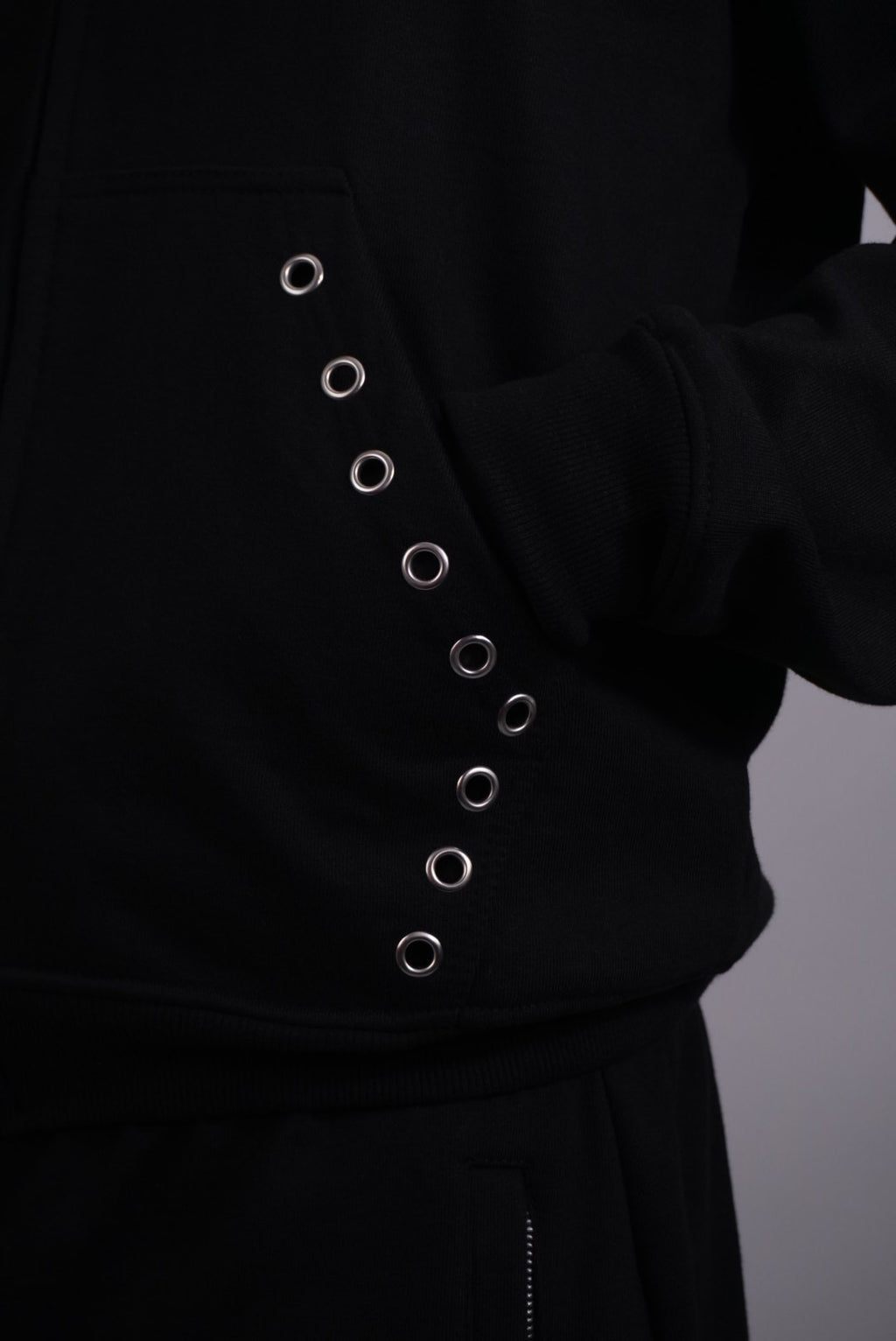 KELVANTE Signature Set – Hoodie & Pantalón Negro