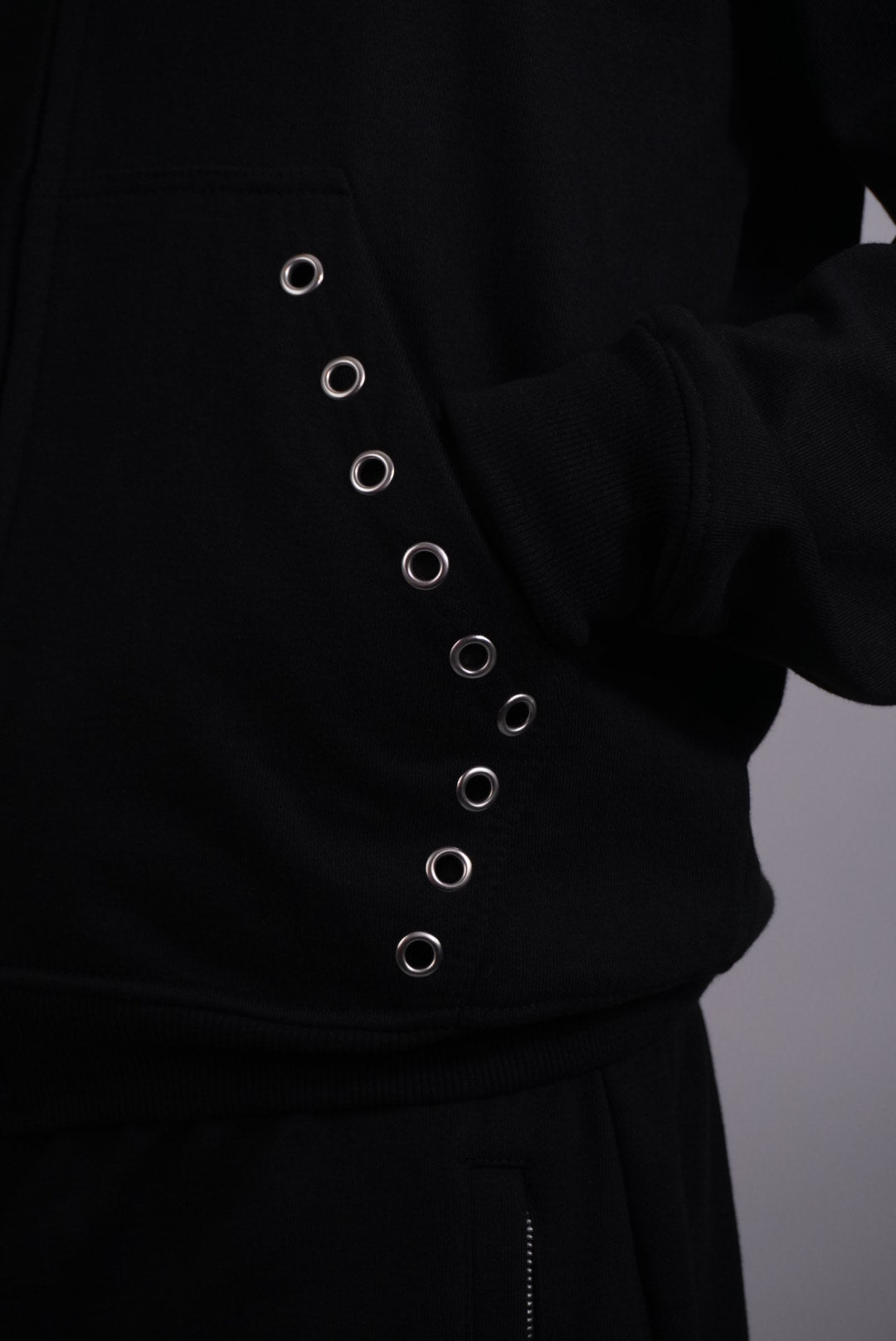 KELVANTE Signature Set – Hoodie & Pantalón Negro
