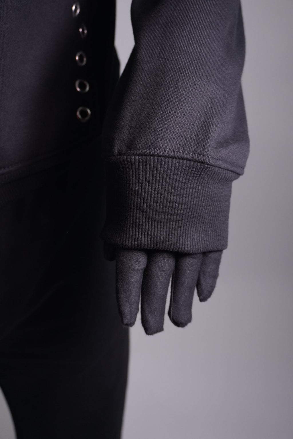 KELVANTE Signature Set – Hoodie & Pantalón Negro