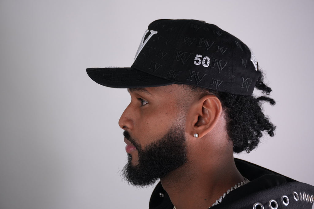 Gorra KV Monograma — Drop 01. Full exclusiva