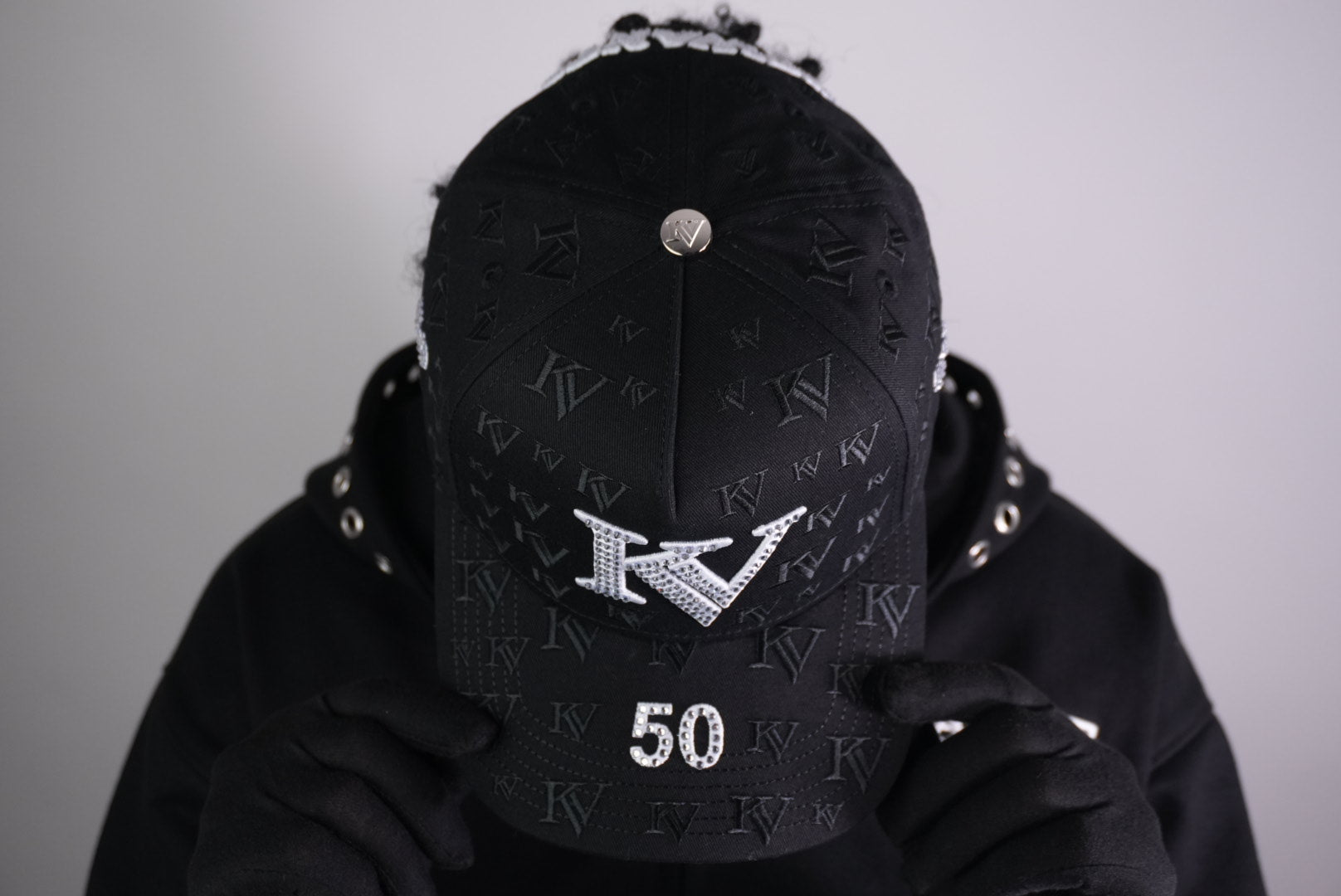 Gorra KV Monograma — Drop 01. Full exclusiva