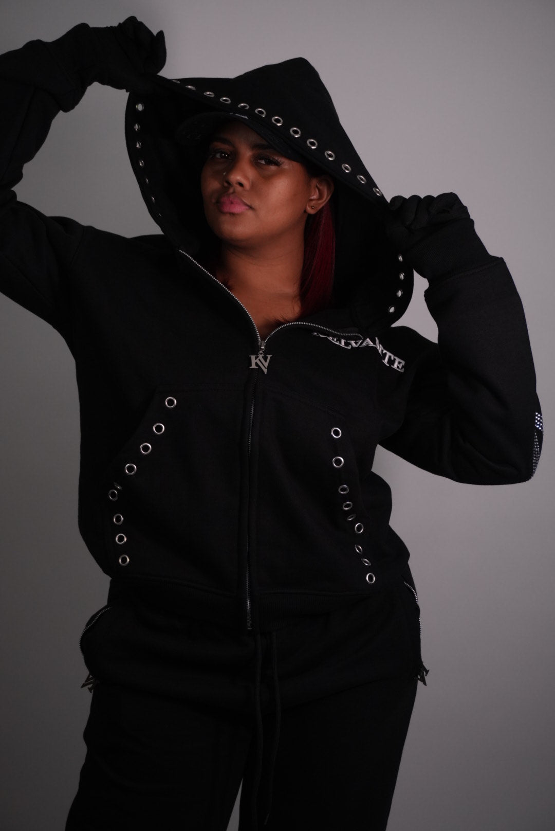 KELVANTE Signature Set – Hoodie & Pantalón Negro